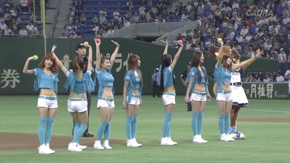 台湾ウェザーガールズの始球式がエロい画像30枚 14