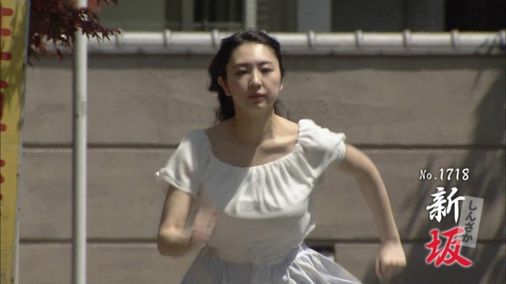 椎名香奈江 アイドルのパンツが下から見えてるエロ画像 10