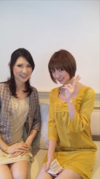 友利新　熟女美人女医の胸チラ画像がエロい 3