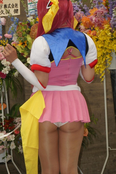 パンチラしてる素人コスプレイヤーのエロ画像 3
