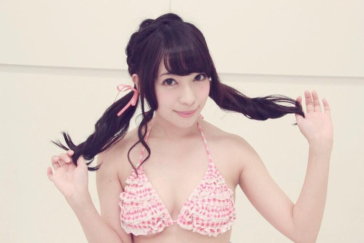 宮本彩希の胸の谷間に飛びつきたくなる自撮りエロ写メ・画像40枚 2
