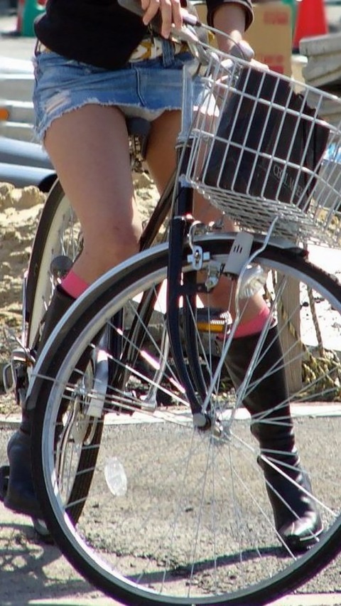 【悲報】ワイ、自転車パンチラ素人娘のせいで自動車事故起こすｗｗｗｗｗｗｗｗ（画像あり） 12