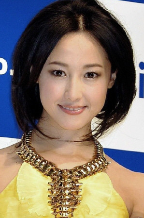 【画像】沢尻エリカがイメチェン!! 黒髪に変身し「お芝居と向き合う」 1