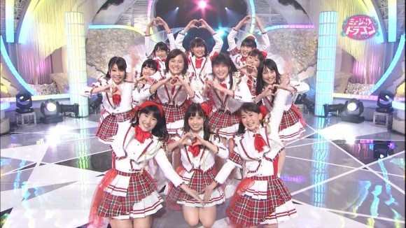 橋本環奈さんがライブ中にパンチラしてるエロ画像50枚 28