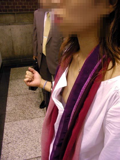 ノーブラで乳首が透けてる素人のエロ画像 10