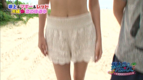 マギーがミニスカJKのコスプレでボウリング、パンツ見えそう 43
