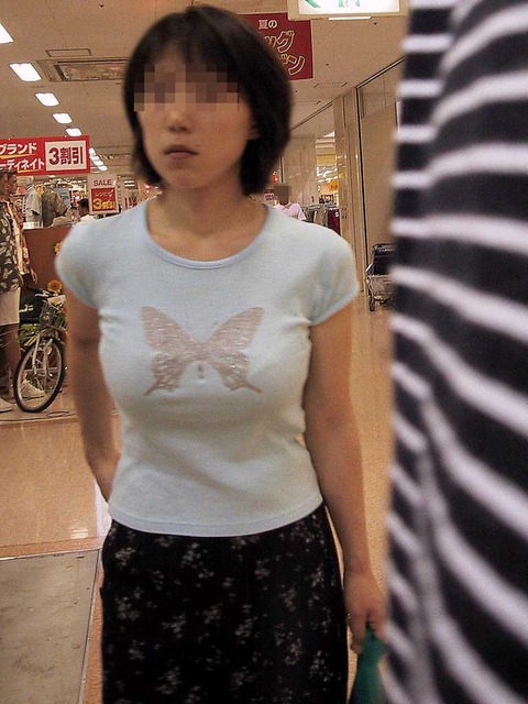 【素人着衣巨乳エロ画像】どんなおっぱいしてるんだろ…妄想膨らむ着衣巨乳女子を盗撮したったｗｗｗｗｗ 5