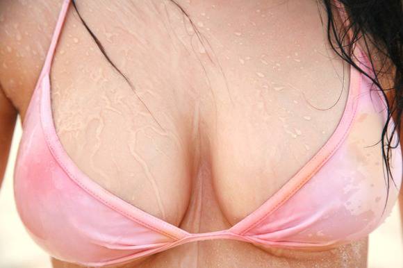 巨乳グラドルの胸の谷間がエロ過ぎる画像40枚 2
