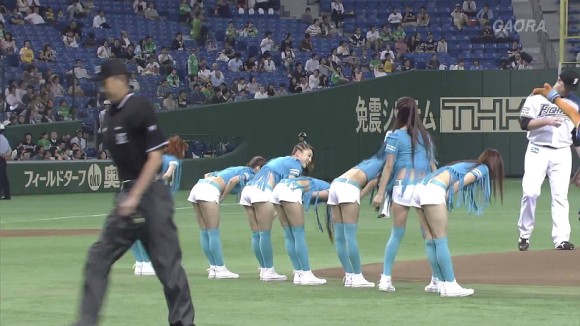 台湾ウェザーガールズの始球式がエロい画像30枚 26