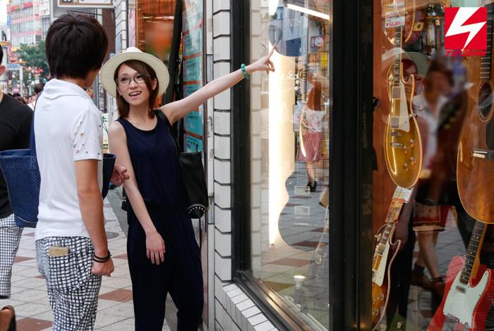 アマチュアバンドのボーカルをナンパしてSEXまでイケたAV画像 5