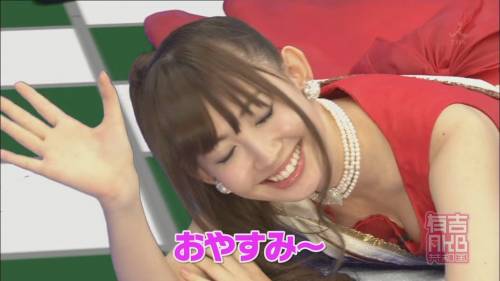 人気アイドルたちの胸チラしてるエロ画像まとめ 5