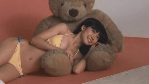 人気アイドルたちの胸チラしてるエロ画像まとめ 2