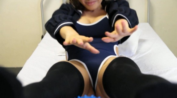 あやみ旬果の尻が丸見え衣装を着ててエロい画像 11