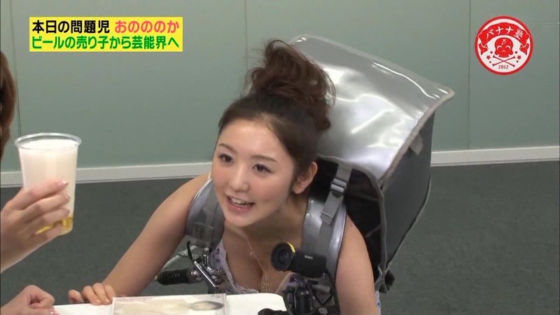 手島優が胸の谷間見せながら腕相撲してるエロキャプ画像など 18
