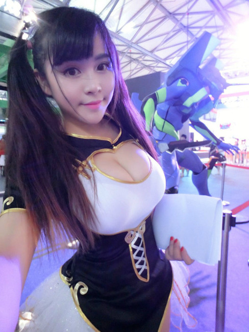 台湾キャンギャルのコスプレがエロい画像30枚 32