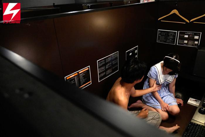 ネカフェに一人で来ている素人娘をナンパしたら意外とヤレるとその気にさせてくれたエロ画像・動画 6