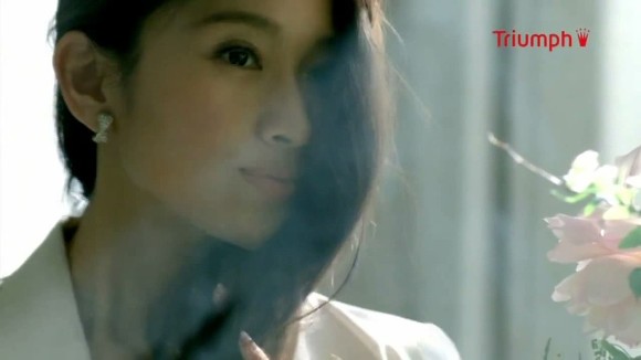 篠原涼子の赤いブラジャー姿がエロい画像まとめ　【人妻・熟女】 16