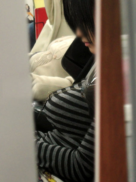【素人着衣巨乳エロ画像】どんなおっぱいしてるんだろ…妄想膨らむ着衣巨乳女子を盗撮したったｗｗｗｗｗ 21