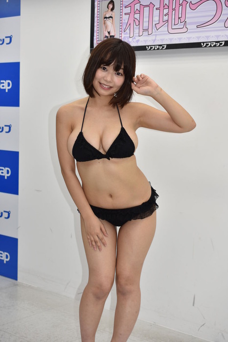 和地つかさがソフマップで爆乳晒してるエロ画像 6
