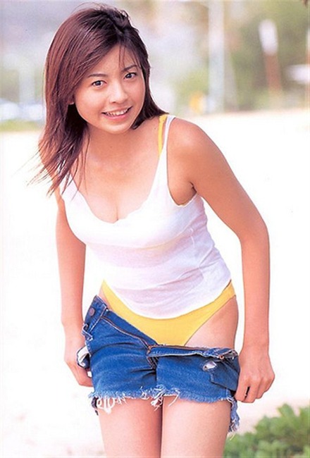 片瀬那奈が何もしなくてもやらしいのでキスしたくなるエロ画像 14