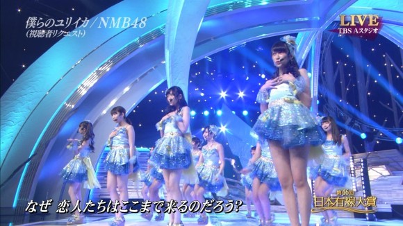 AKB48がLIVE中にパンチラしてるエロキャプ画像30枚 17