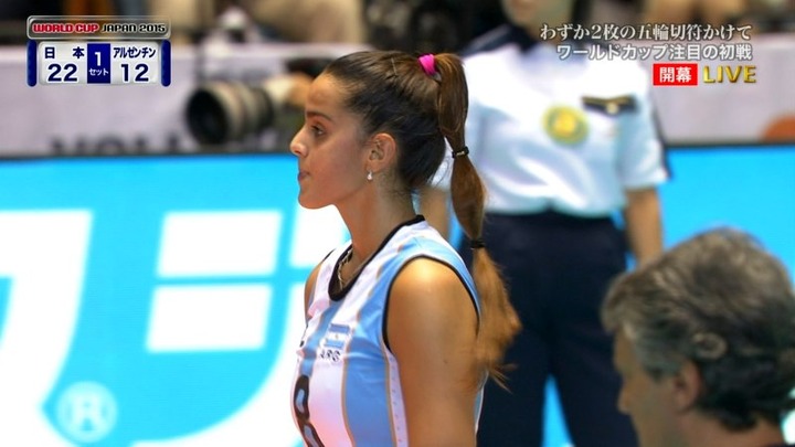 女子バレーでアルゼンチン代表のピッコロ選手の乳首が浮き出てるエロ画像 4