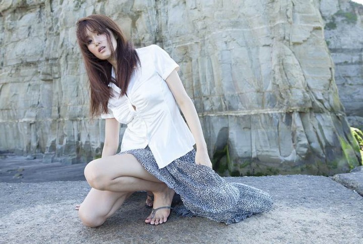 葉加瀬マイ　巨乳モデルの黒下着がエロい画像などまとめ 2