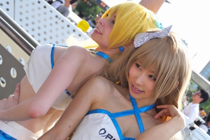 パンツ見えそうな素人コスプレイヤーのエロ画像 10