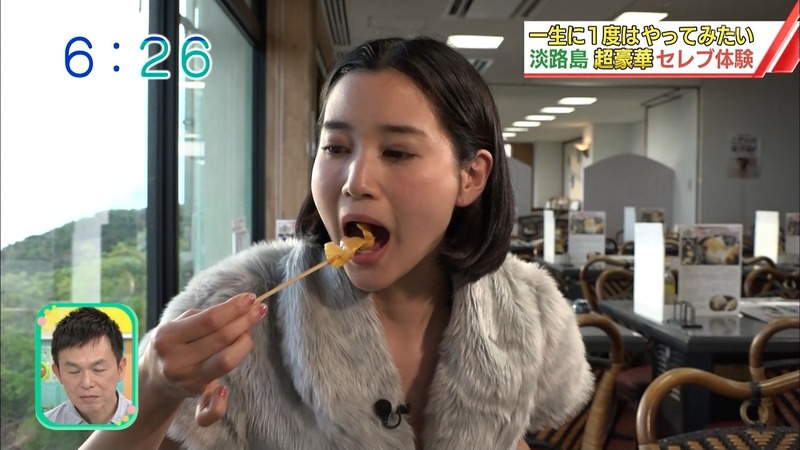フェラをするようにモノを食べるアイドル達の顔がエロい 17