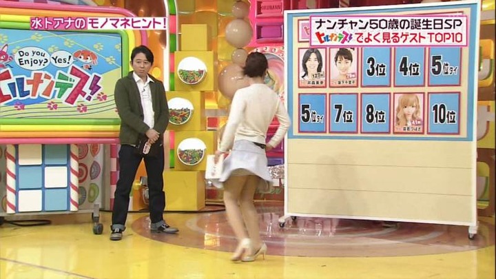 温泉でバスタオル一枚で入浴してるエロキャプ画像 22