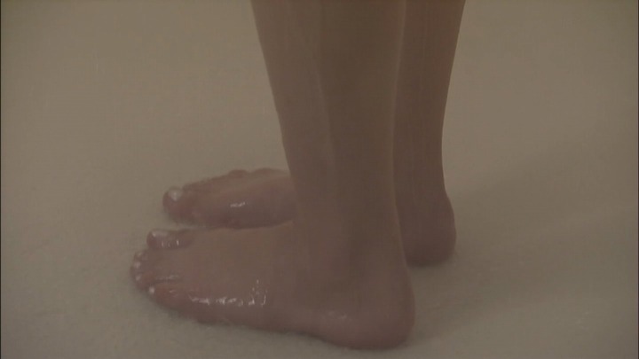 TBSドラマ「女帝 薫子」で桐谷美玲のベッドシーンがエロいキャプ画像まとめ 20