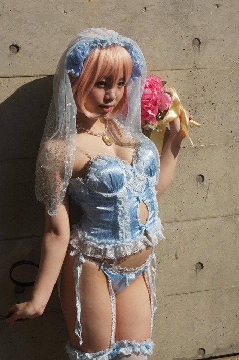 パンチラしてる素人コスプレイヤーのエロ画像 11
