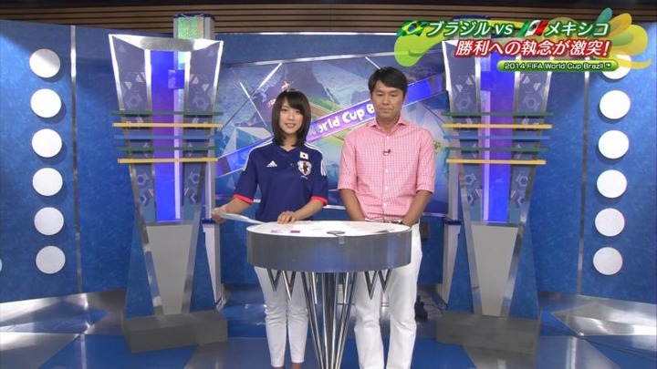竹内由恵女子アナウンサーのサッカー日本代表コスプレが可愛い 6