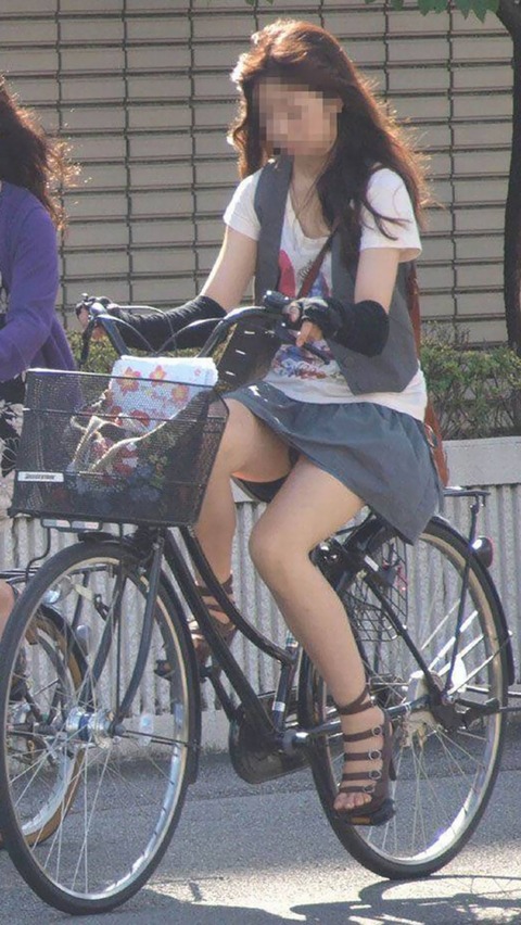 【悲報】ワイ、自転車パンチラ素人娘のせいで自動車事故起こすｗｗｗｗｗｗｗｗ（画像あり） 13