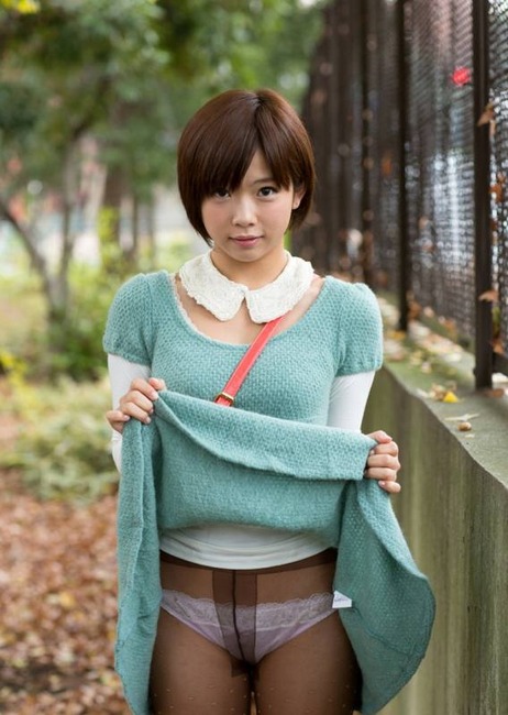 童顔なAV女優 紗倉まなちゃんを抱きたくなるエロ画像 28