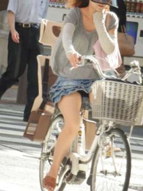 【悲報】ワイ、自転車パンチラ素人娘のせいで自動車事故起こすｗｗｗｗｗｗｗｗ（画像あり） 7