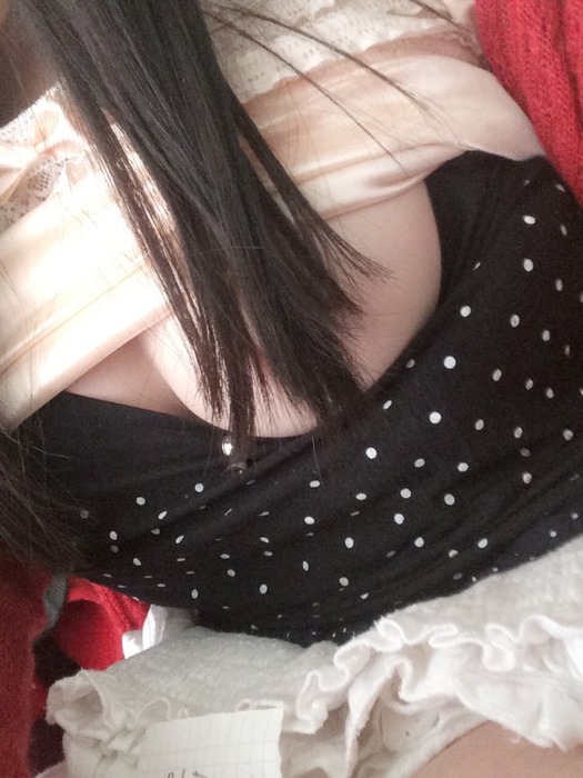 【素人 自撮りエロ画像】ロングヘア女子が髪の毛でおっぱい隠すのクッソエロいんだがｗｗｗｗｗｗ 12