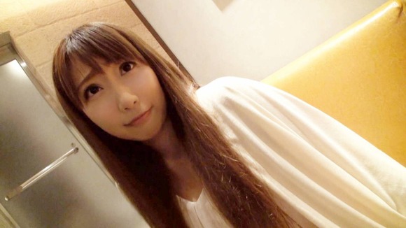 素人女子大生（20）をナンパして手マンで犯してるエロ画像 3