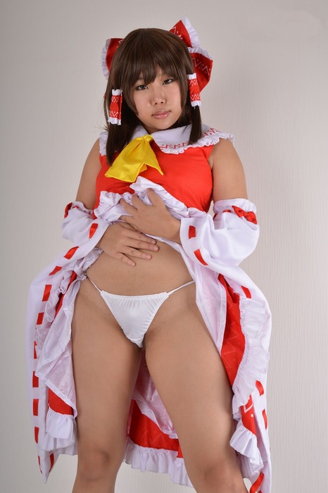露出が激しいコスプレイヤーのエロ画像 23