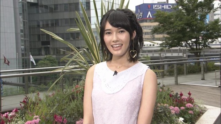 窪真理お姉さんの腋を舐めたくなるエロ画像 24