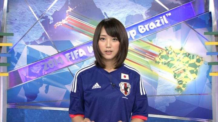 竹内由恵女子アナウンサーのサッカー日本代表コスプレが可愛い 25