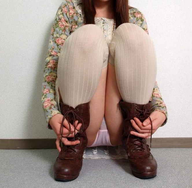 かわいいお姉さんの養殖パンチラ 16