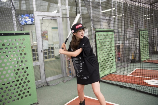 【画像】女の子にバット持たせてみた結果wwwww 6