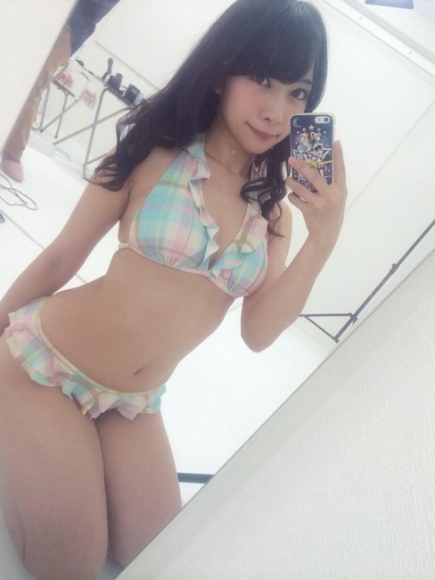 宮本彩希の胸の谷間に飛びつきたくなる自撮りエロ写メ・画像40枚 4