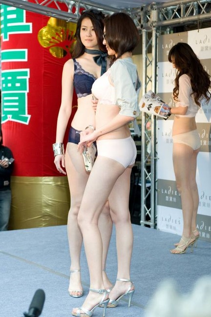 台湾のキャンギャル・下着モデルがエロい画像25枚 14