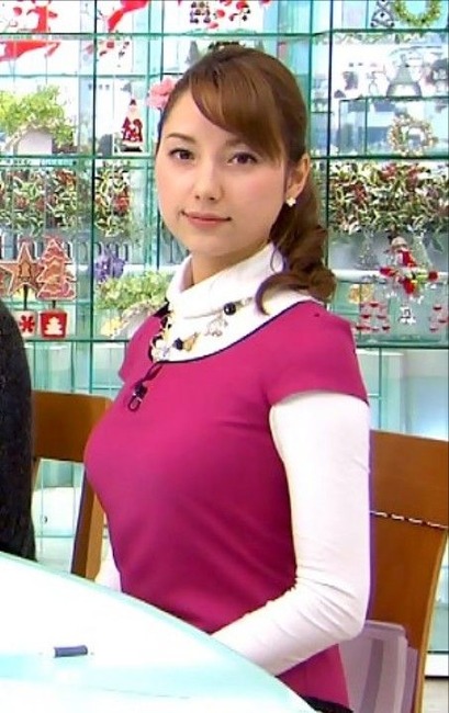 巨乳女子アナのパンチラや胸チラがエロいキャプ画像 8