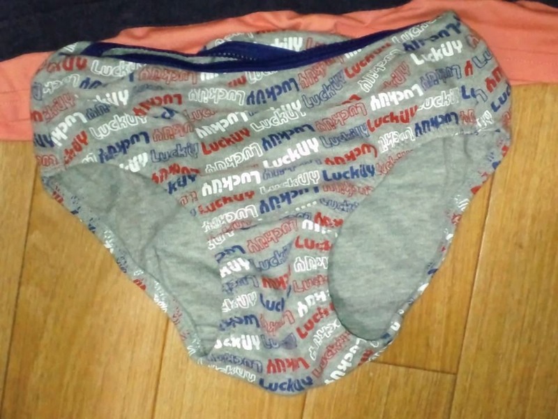 素人のシミ付きパンティ・下着って異常に興奮するよね 24