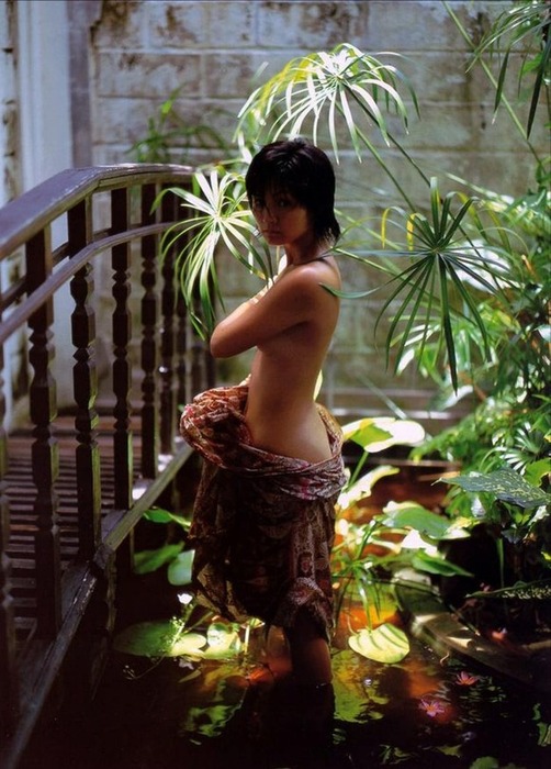 吉本多香美　女優のセミヌードがエロい画像まとめ 28