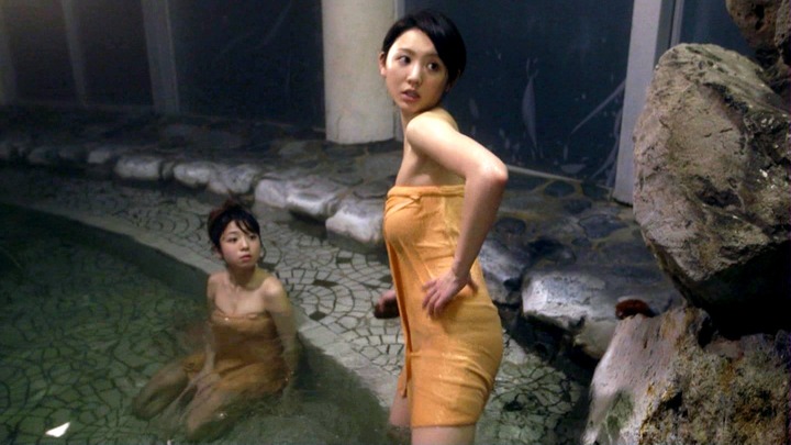 おのののかちゃんがバスタオル一枚で入浴してるエロキャプ画像 1