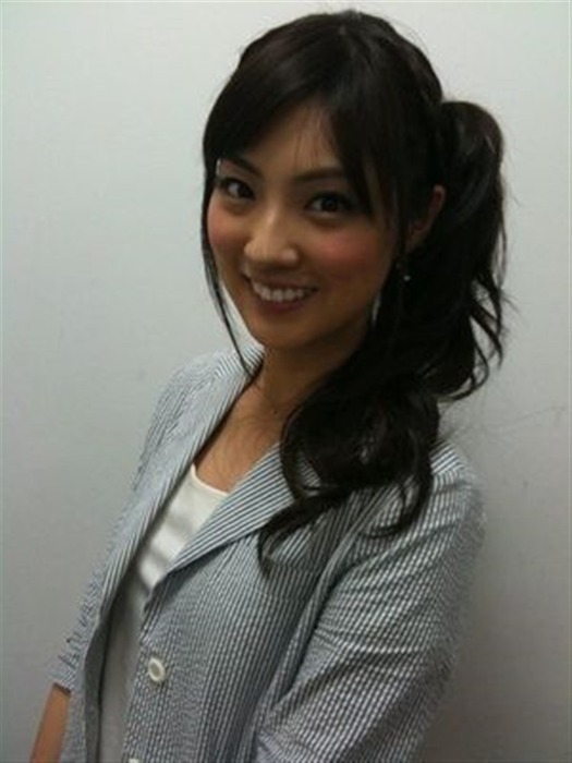 元モデルで女子アナの岩本乃蒼の太ももが綺麗な画像 11